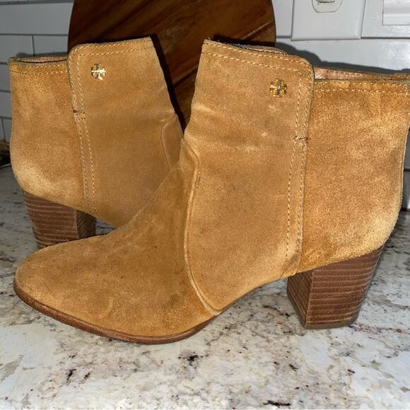 Tory Burch Sabe $398 Caramel Suede Ankle Booties size 9M EUC - Picture 6 of 16